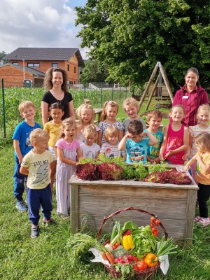 Pflanzaktion im Kindergarten St.Stephan in Gottfrieding